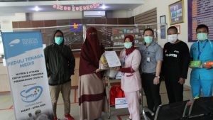 Pondok Sedekah Indonesia Bersama Sinergi Komunitas Bekasi Bantu Tenaga Kesehatan dan Pekerja Harian