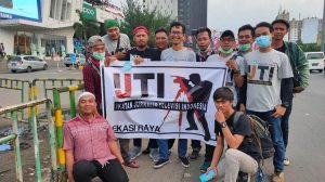 Kritik Pemerintah, Wartawan Bekasi Bagikan 800 Masker Gratis