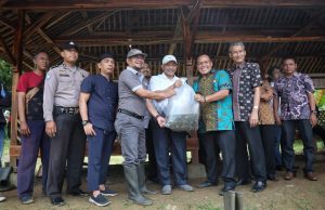 Masa Reses, Ahmad Syaikhu Tebar 50.000 Benih Ikan Nila di Kabupaten Bekasi