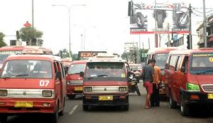 Minta Disamakan dengan Ojek Online, Sopir Angkot di Bekasi Ajukan Bantuan Sosial