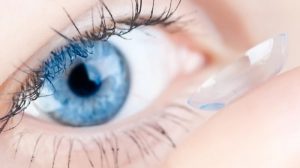 Hindari Pemakaian Softlens Disaat Pandemi Corona, Ini Alasannya