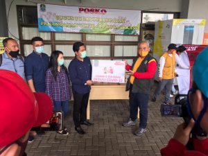 J&T Sumbang 9 Ton Beras di Bekasi