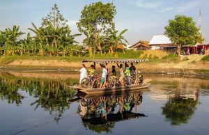BERITA FOTO: Perahu Eretan, Transportasi Penyeberangan Tradisional