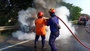 Kronologi Mobil Terbakar di Tol JORR Pagi Tadi