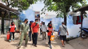 Cegah Penyakit DBD, Lingkungan Warga Difogging