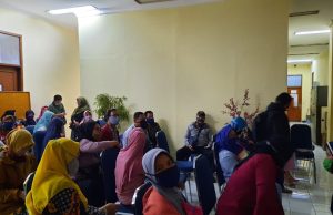 Disdik Bekasi Ramai Didatangi Wali Murid, Protes Titik Koordinat PPDB Online