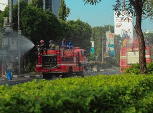 Berita Foto: Jalan Ahmad Yani Disterilkan Pasca-CFD
