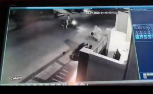 Video: Aksi Emak-emak Ojol Menang Duel dengan Begal di Babelan