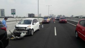 Lebaran Idul Adha, Kecelakaan Beruntun di Tol Jakarta-Cikampek Elevated