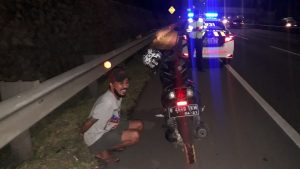 Viral di Medsos, Ini Penyebab Pemotor Nekad Berkendara di Dalam Tol JORR Bekasi