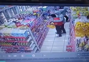 Video dan Kronologi: Detik-detik Perampokan Uang Rp 24 Juta di Minimarket Mustikajaya
