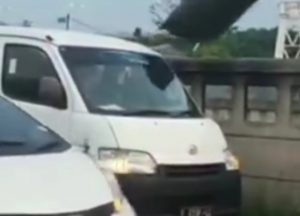 Pembuang Sampah ke Kalimalang Viral Menyerahkan Diri ke Polisi