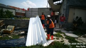 Korban Angin Ribut di Bekasi Utara Terima Bantuan