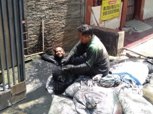 Kisah Manusia Penyelam Gorong-Gorong, Bau Lumpur di Badan Lama Hilangnya