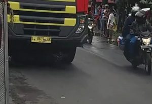 Breakingnews: Seorang Pemotor Tewas Kecelakaan di Jalan Narogong
