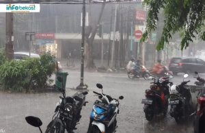 Hujan Deras Mulai Turun di Sejumlah Wilayah Bekasi