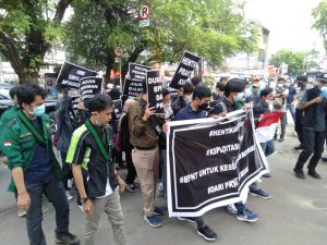 Mahasiswa Demo Dinas Sosial Kota Bekasi