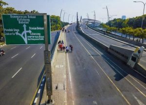 Polres Bekasi Tutup Fly Over Summarecon Sore Ini