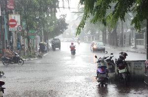 Hujan Deras Mulai Mengguyur Sejumlah Wilayah di Bekasi