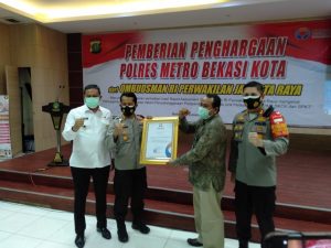 Ombudsman Beri Penghargaan Pelayanan Publik di Polres Bekasi