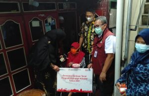 Kemensos Salurkan Bantuan PKH di Bekasi