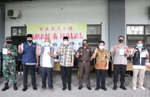 Forkominda Vaksinasi, Ketua DPRD Kota Bekasi: Tanggung Jawab Bersama Melawan Pandemi