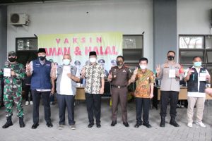 Forkominda Vaksinasi, Ketua DPRD Kota Bekasi: Tanggung Jawab Bersama Melawan Pandemi