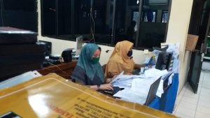Kelabakan Pemohon Layanan Kependudukan di Kabupaten Bekasi