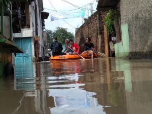 Kisah Korban Banjir di Gang Mawar: Rumahnya Tergenang Air 1 Meter