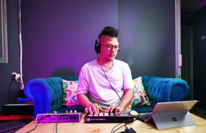 Mister Borong 78: Musisi dari Pondok Gede yang Demen Borong Dagangan PKL