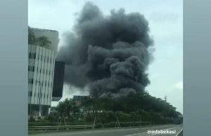 Kebakaran Hebat di Cikarang, Asap Tebal Membumbung Tinggi