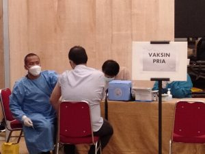 Seribu Orang Divaksin Covid 19 di Hotel Santika