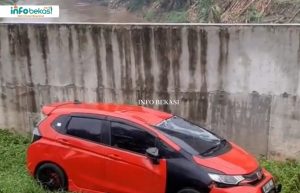 Kronologi Honda Jazz Terperosok ke Jalan Amblas di Cipendawa