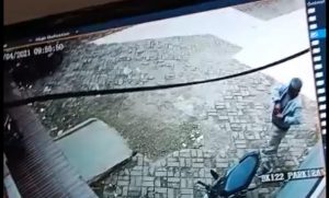 Maling Motor Mengancam dengan Pistol di Mustikajaya
