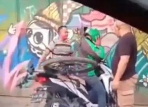Viral Ojek Online Dipukuli Pengemudi Avanza di Cikarang, Ini Keterangan Saksi