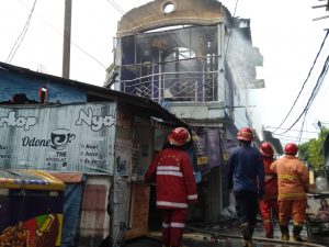 Main Korek Api, Tiga Rumah di Kranji Ludes Terbakar