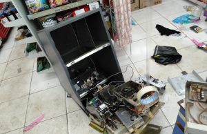 Jebol Tembok, Maling Bobol Mesin ATM di Minimarket Bantargebang