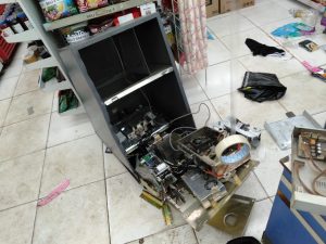 Jebol Tembok, Maling Bobol Mesin ATM di Minimarket Bantargebang