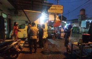 Wanita Gangguan Jiwa Melahirkan di Pinggir Jalan, Bayinya Meninggal Dunia