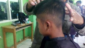 Tetap Buka di Tengah PPKM Darurat, Omsmet Jasa Cukur Asgar Menurun