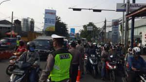 Polres Bekasi: Di Rumah Saja, Kena Sekat Repot Sendiri