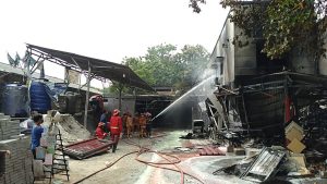 Kronologi Kebakaran Hebat di Toko Bangunan di Bekasi Barat