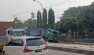 Info Truk Kejeblos di Jalan Raya Narogong