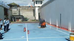 Terdapat Ribuan Tahanan, Lapas Bulak Kapal Gelar Simulasi Kebakaran