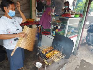 Kuliner Khas Bekasi: Ini Sate Kikil yang Melegenda di Tambun