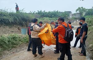 Tim SAR Temukan Pemuda Nyebur ke Kali Bekasi ketika Ada Razia Tawuran