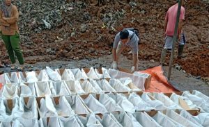 Ratusan Makam Tertimbun Sampah di Bantergebang Dipindahkan