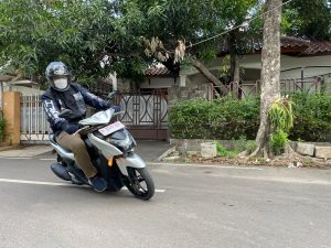 Tips Berkendara Tetap Nyaman Selama Musim Hujan