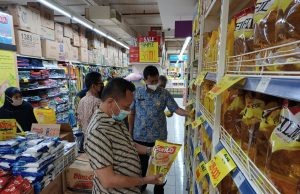 Warga Bekasi Tak Perlu Panic Buying Minyak Goreng, Stok Masih Aman