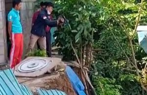 Longsor, 10 Rumah di Kabupaten Bekasi Rusak Terbawa Aliran Kali Bekasi longsor kabupaten bekasi